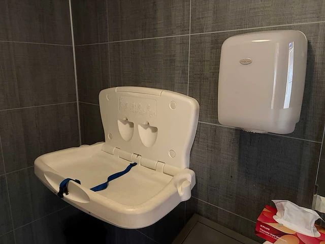 Partij sanitair / hygiëne artikelen - afbeelding 1 van  3