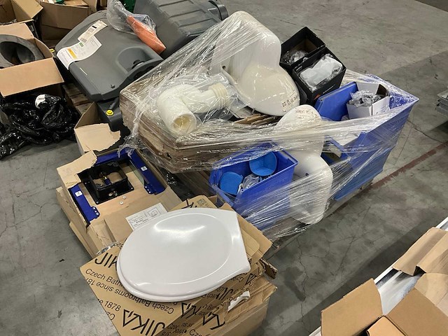 Partij sanitair & installatiematerialen - afbeelding 1 van  5