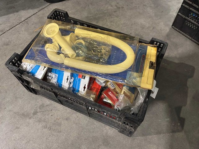Partij sanitair materiaal - afbeelding 1 van  3