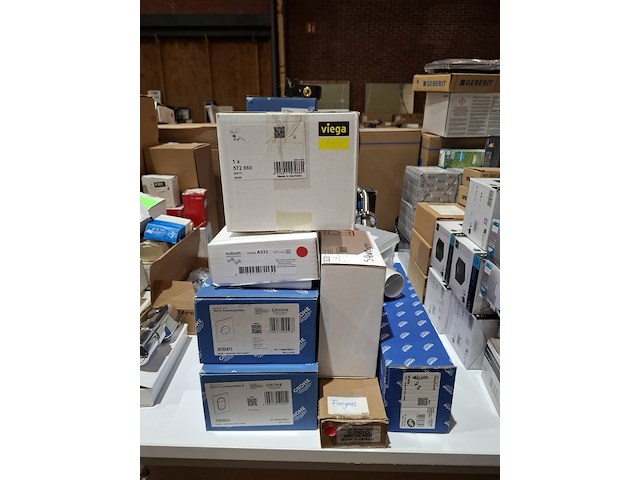 Partij sanitair toebehoren - afbeelding 1 van  10