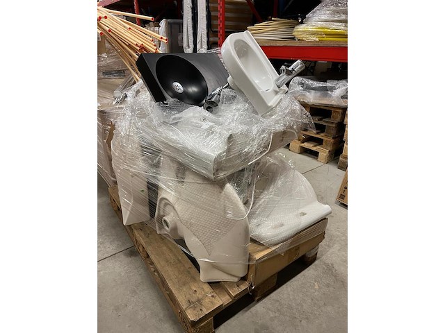 Partij sanitair w.o. wastafels - afbeelding 1 van  9