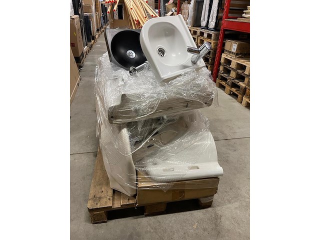 Partij sanitair w.o. wastafels - afbeelding 2 van  9