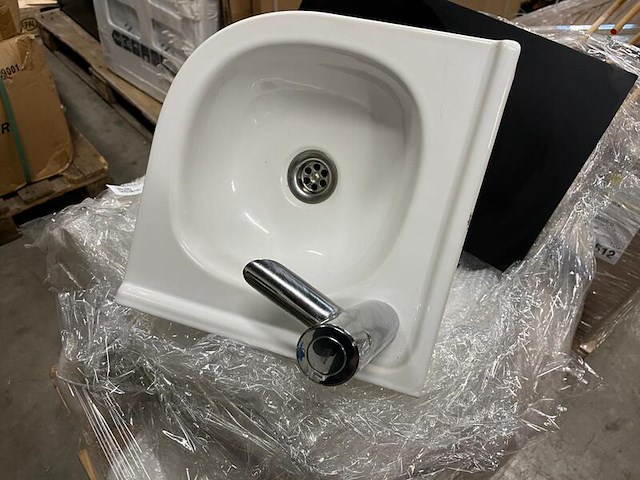 Partij sanitair w.o. wastafels - afbeelding 4 van  9