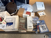 Partij sanitair/badkamer accessoires en toebehoren w.o. clou, grohe, hansgrohe, fischer - afbeelding 2 van  7