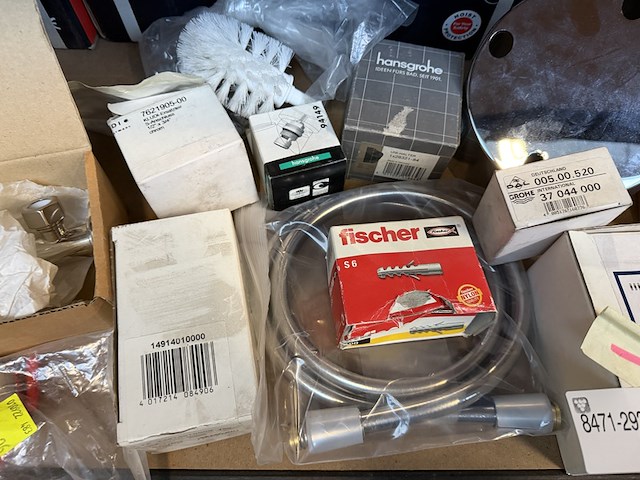 Partij sanitair/badkamer accessoires en toebehoren w.o. clou, grohe, hansgrohe, fischer - afbeelding 6 van  7