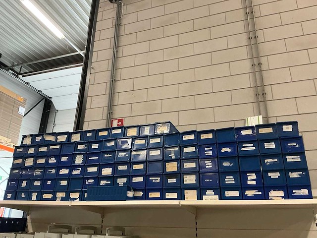 Partij schäfer ijzeren stapelbakken 16x41xh12cm (102x) - afbeelding 1 van  4