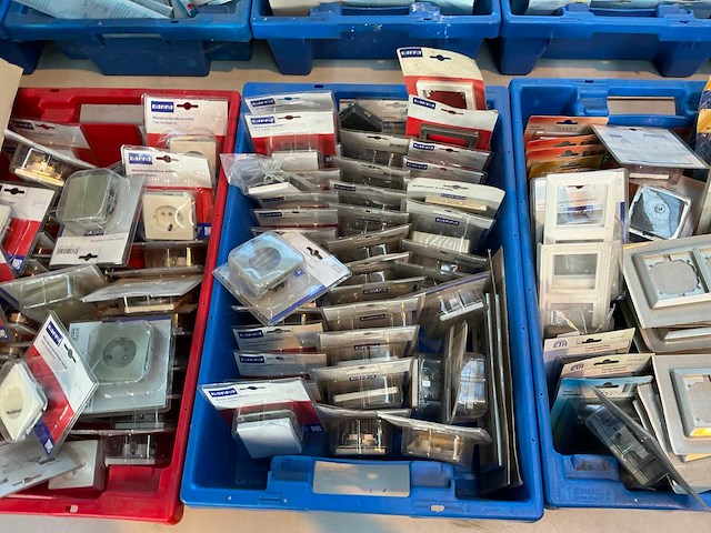 Partij schakel en aansluitmateriaal - afbeelding 2 van  42