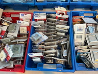 Partij schakel en aansluitmateriaal - afbeelding 2 van  42