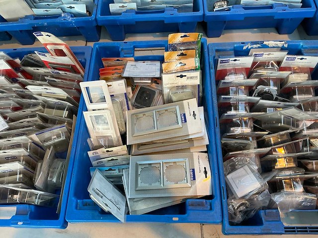 Partij schakel en aansluitmateriaal - afbeelding 3 van  42