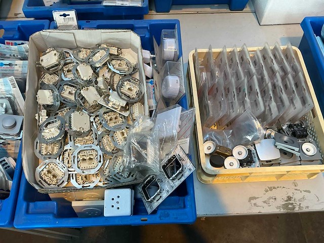 Partij schakel en aansluitmateriaal - afbeelding 7 van  42