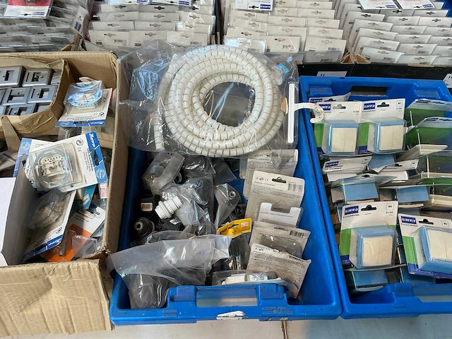 Partij schakel en aansluitmateriaal - afbeelding 17 van  42