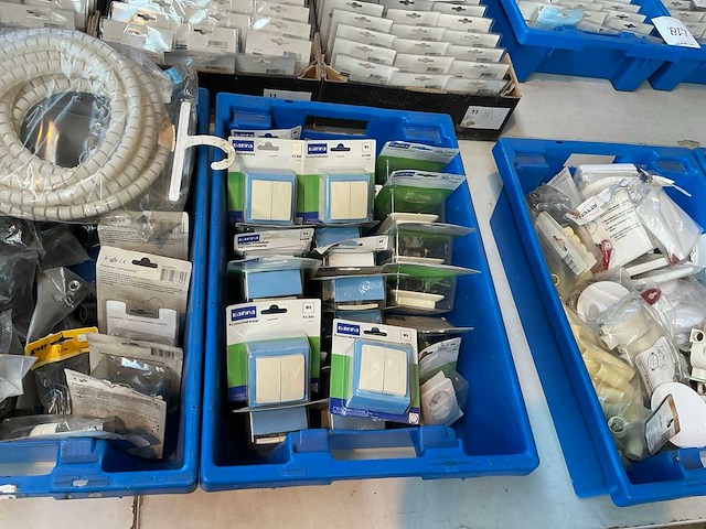 Partij schakel en aansluitmateriaal - afbeelding 18 van  42