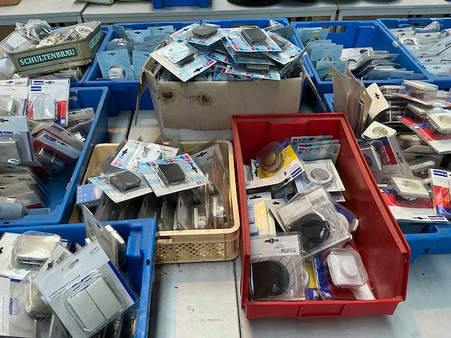 Partij schakel en aansluitmateriaal - afbeelding 25 van  42