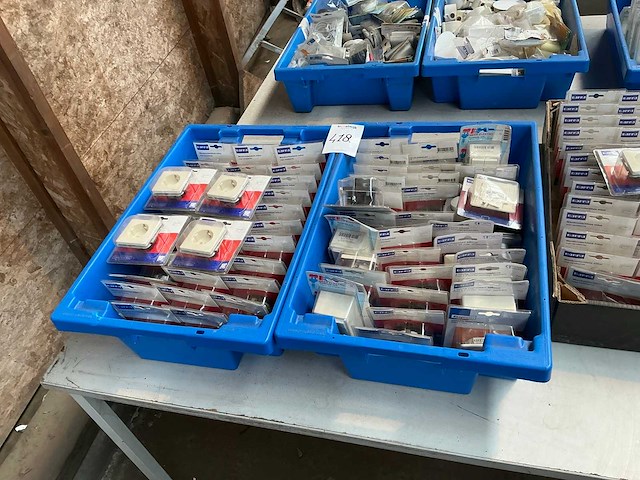 Partij schakel en aansluitmateriaal - afbeelding 32 van  42