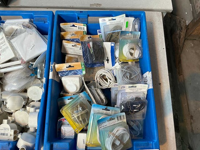 Partij schakel en aansluitmateriaal - afbeelding 23 van  42