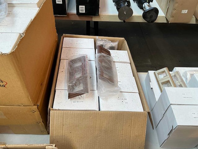 Partij schakel en aansluitmateriaal - afbeelding 6 van  19