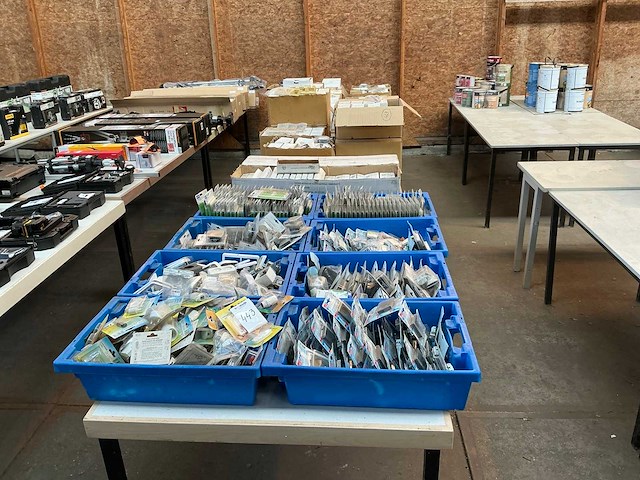 Partij schakel en aansluitmateriaal - afbeelding 1 van  19