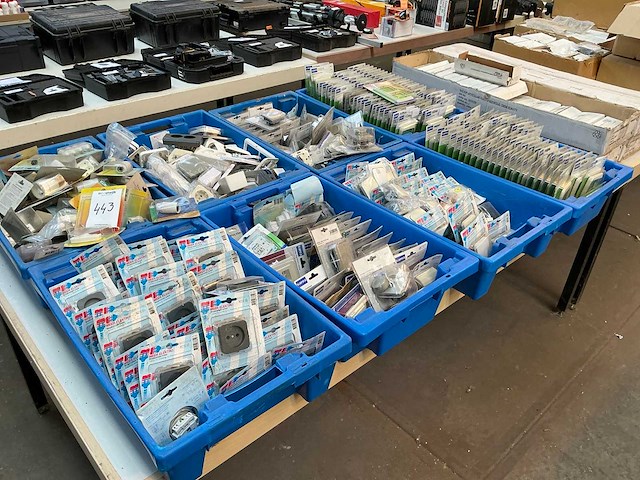 Partij schakel en aansluitmateriaal - afbeelding 12 van  19