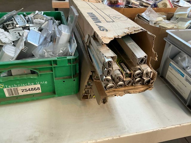 Partij schakel en aansluitmateriaal - afbeelding 4 van  12
