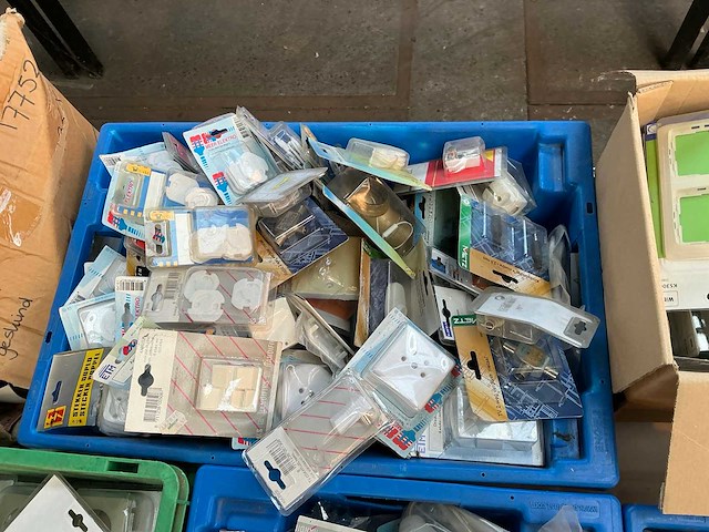 Partij schakel en aansluitmateriaal - afbeelding 8 van  12