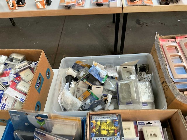 Partij schakel en aansluitmateriaal - afbeelding 12 van  12