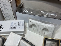 Partij schakelaars, stopcontacten & afdekplaten - afbeelding 12 van  25