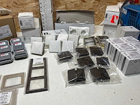 Partij schakelaars, stopcontacten & afdekplaten - afbeelding 24 van  25