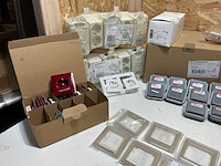 Partij schakelaars, stopcontacten & afdekplaten - afbeelding 5 van  25