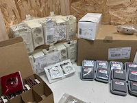 Partij schakelaars, stopcontacten & afdekplaten - afbeelding 6 van  25