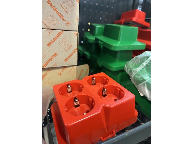 Partij schakelmateriaal en accessoires - afbeelding 5 van  9