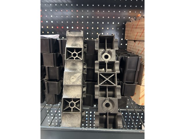 Partij schakelmateriaal en accessoires - afbeelding 8 van  9