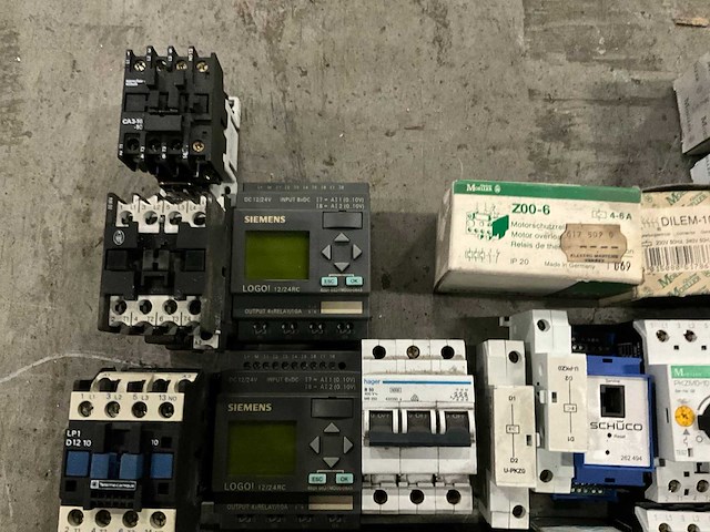 Partij schakelmateriaal en toebehoren - afbeelding 5 van  5