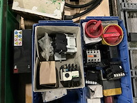 Partij schakelmateriaal en toebehoren - afbeelding 4 van  8