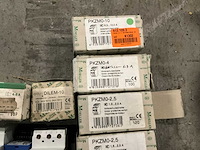 Partij schakelmateriaal en toebehoren - afbeelding 2 van  6