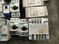 Partij schakelmateriaal en toebehoren - afbeelding 4 van  6
