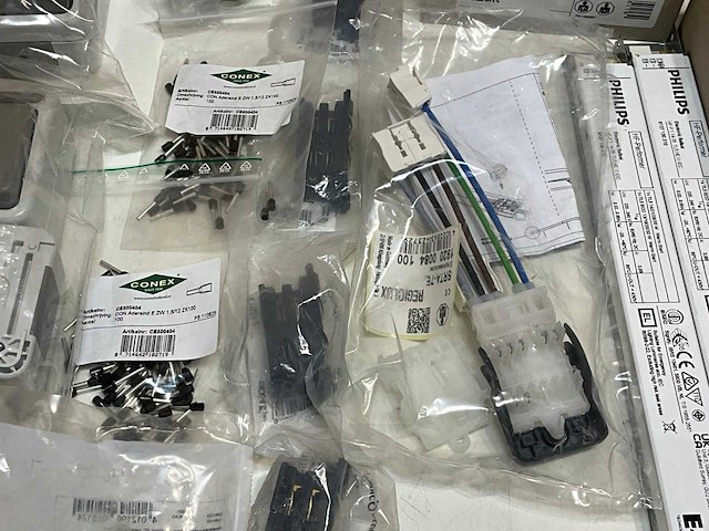 Partij schakelmateriaal, verlichting en diversen - afbeelding 13 van  20