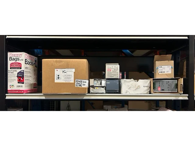 Partij schakelmateriaal, voedingen, installatiecomponenten, thermostatische inbouwkraan w.o. hotbath, siemens, mean well, eaton, gira - afbeelding 1 van  5