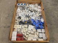 Partij schakelmateriaal - afbeelding 1 van  5