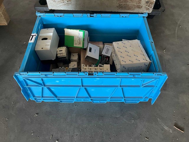 Partij schakelmateriaal - afbeelding 3 van  11