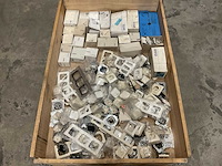 Partij schakelmateriaal - afbeelding 1 van  2