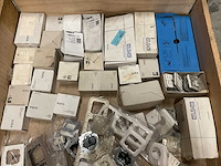 Partij schakelmateriaal - afbeelding 2 van  2