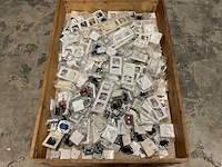 Partij schakelmateriaal - afbeelding 1 van  2