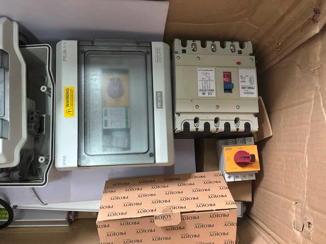 Partij schakelmateriaal - afbeelding 8 van  9