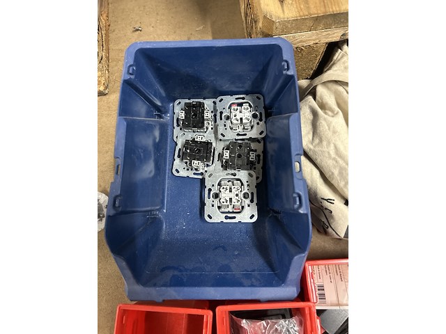 Partij schakelmateriaal - afbeelding 5 van  14