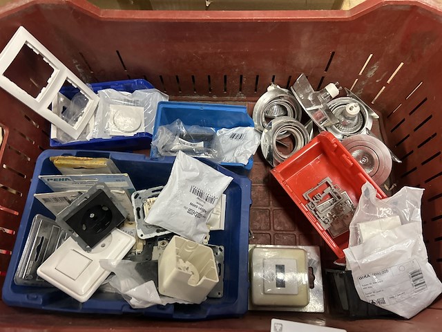 Partij schakelmateriaal - afbeelding 10 van  14