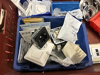 Partij schakelmateriaal - afbeelding 13 van  14