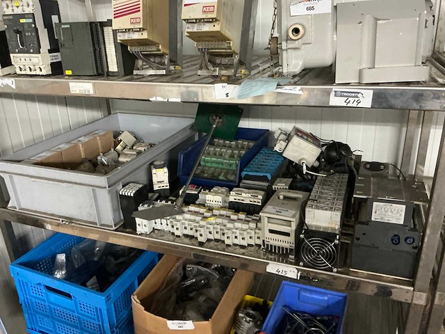 Partij schakelmateriaal - afbeelding 1 van  5