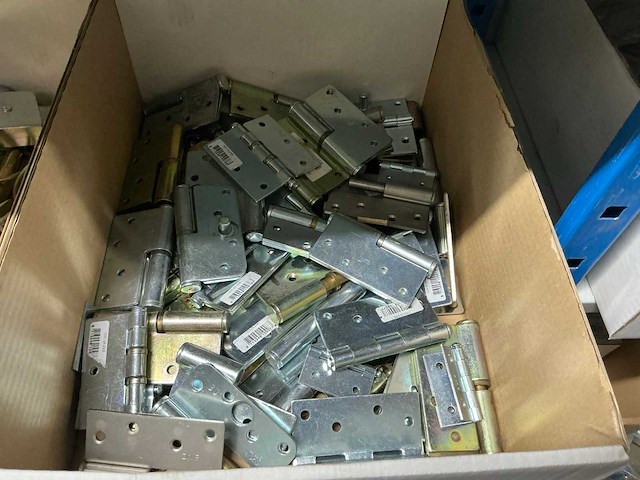 Partij scharnieren en beslag - afbeelding 1 van  2