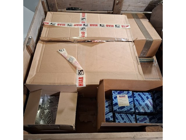 Partij scharnieren en onderdelen, o.a. daf - afbeelding 2 van  10