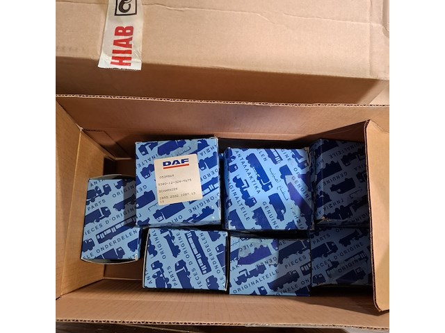 Partij scharnieren en onderdelen, o.a. daf - afbeelding 7 van  10